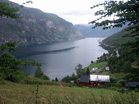 2005-norwegen_0114 eCard versenden / [Tag 8 (26-08)] Viel Landschaft und eine der ältesten Stabkirchen