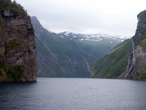 2005-norwegen_0154 eCard versenden / [Tag 10 (28-08)] Traumüberfahrt und ein Traumtal mit Gletscher