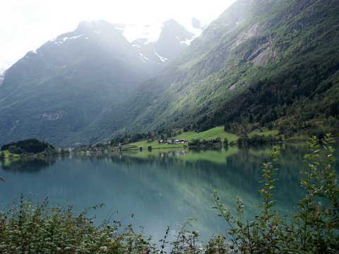 2005-norwegen_0162 eCard versenden / [Tag 10 (28-08)] Traumüberfahrt und ein Traumtal mit Gletscher