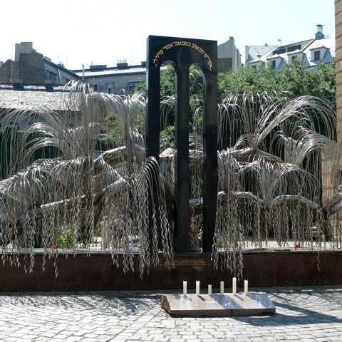 2007-budapest_0074 eCard versenden / [Tag 3 (02-07)] "Baum des Lebens" Zur Erinnerung an die Opfer des Holocaust