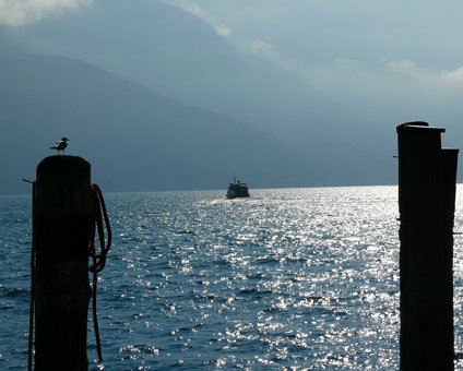 2007-gardasee_0030 eCard versenden / [Tag 2 (08-10)] Blick auf den Gardasee von Riva del Garda
