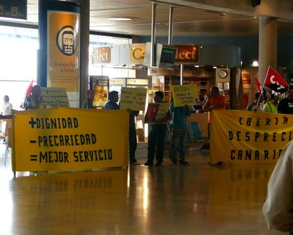 2008-elhierro_0001 eCard versenden / [Tag 1 (30-04)] Demonstration Flughafen Teneriffa-Nord gegen die Fluglinie Iberia