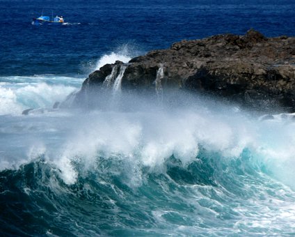2008-elhierro_0071 eCard versenden / [Tag 5 (04-05)] Hohe Wellen im Atlantik auch bei ruhigem Wetter