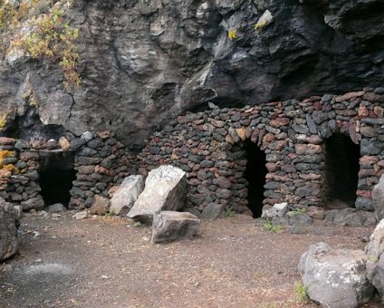 2008-elhierro_0122 eCard versenden / [Tag 9 (08-05)] Cueva de la Virgen (oberhalb Ermita Virgen de los Reyes)